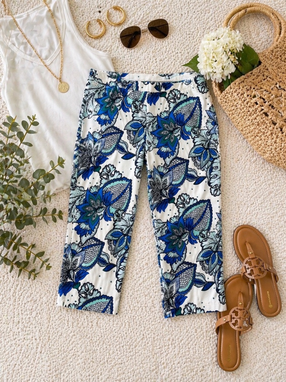 Ann Taylor Curvy Petite Capri Pants 6P Blue White Floral Print Stretch Cotton